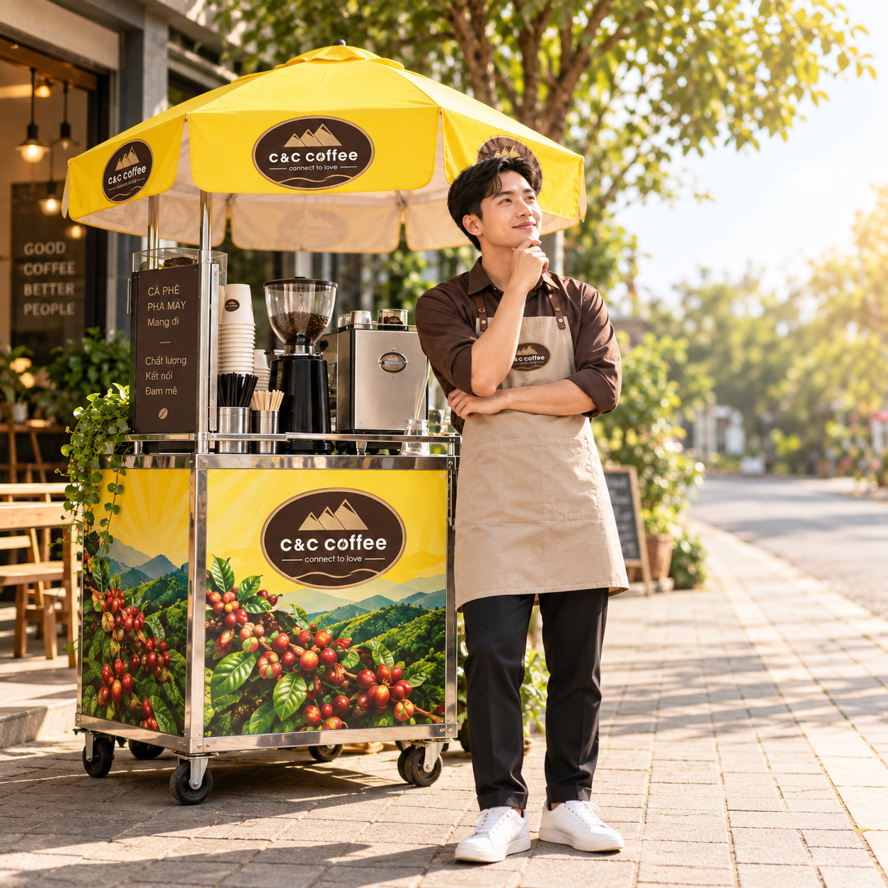 Người mới kinh doanh đứng bên quầy cà phê nhỏ khi tìm hiểu mô hình nhượng quyền 0 đồng